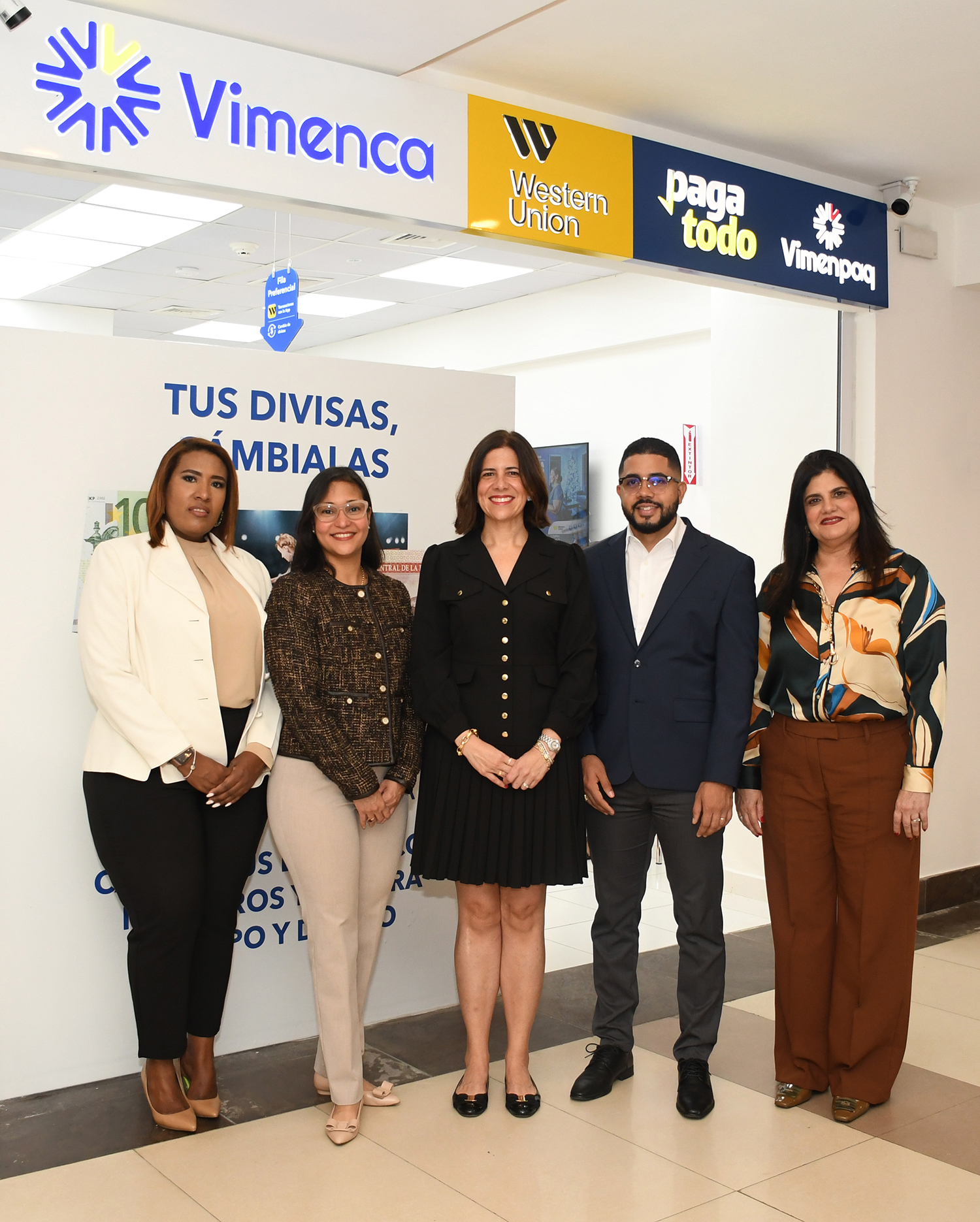 2. Downtown Mall Punta Cana - Celeste Rosario- Christina De Los Santos- Giselle Marie Méndez Sued- Héctor Hernández y María Curiel