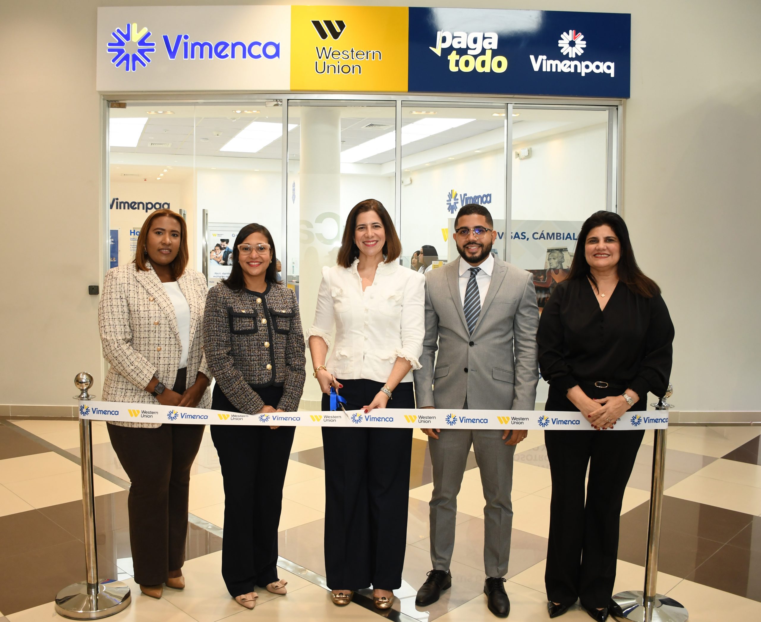 1. Celeste Rosario- Christina De Los Santos- Giselle Marie Méndez Sued- Héctor Hernández y María Curiel